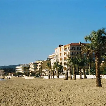 Apartment Deux Pieces Au Lavandou Avec Terrasse Spacieuse Et Parking - Fr-1-803-21 *