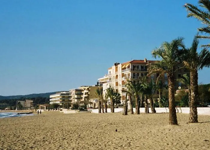 Apartment Deux Pieces Au Lavandou Avec Terrasse Spacieuse Et Parking - Fr-1-803-21 *